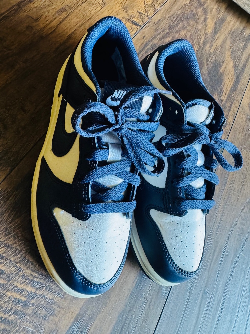 Nike Dunk Low White & NAVY Sneakers. Size 3Y